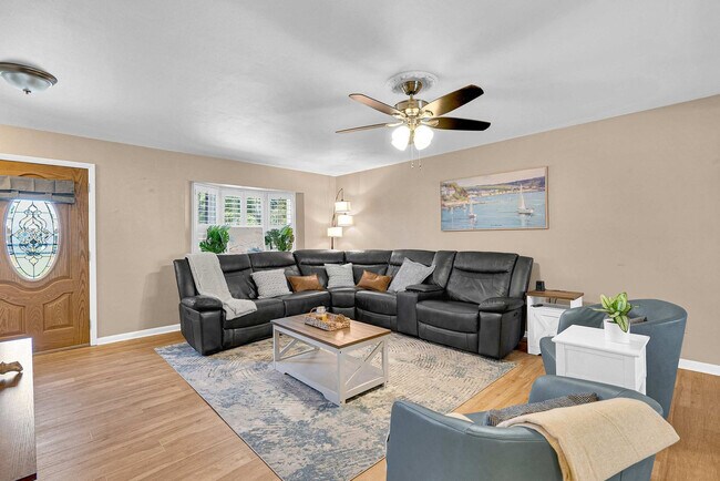 897 Imperial Dr unit ID1244950P, Largo, FL 33771 - photo 3