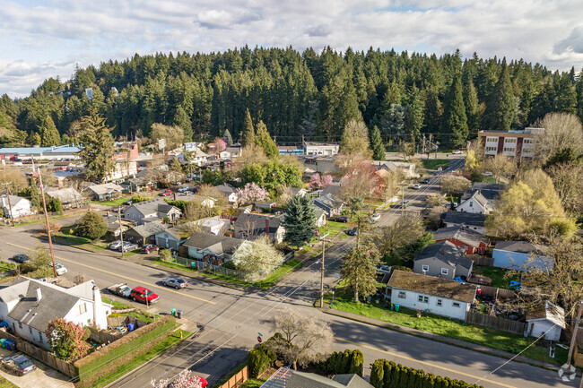 An aerial photo shows the Sumner neighborhood looking toward Rocky Butte and the Grotto.