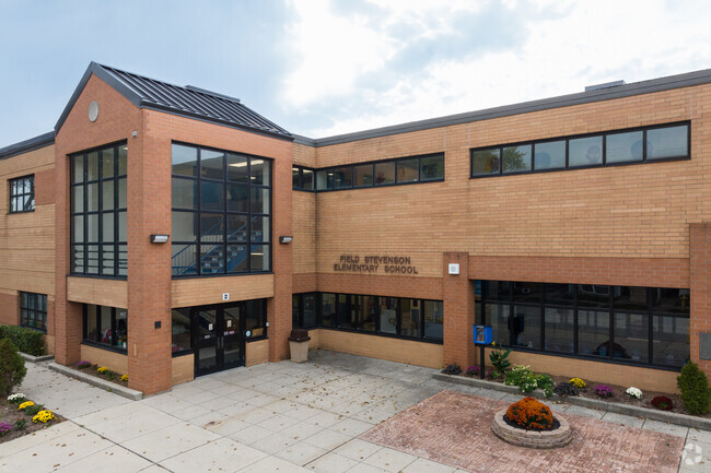 Field Stevenson Elementary School has a student-teacher ratio of 9 to 1.