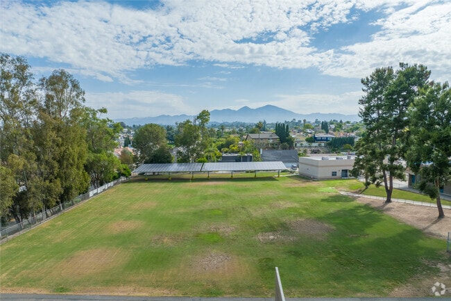 schools large grassfield