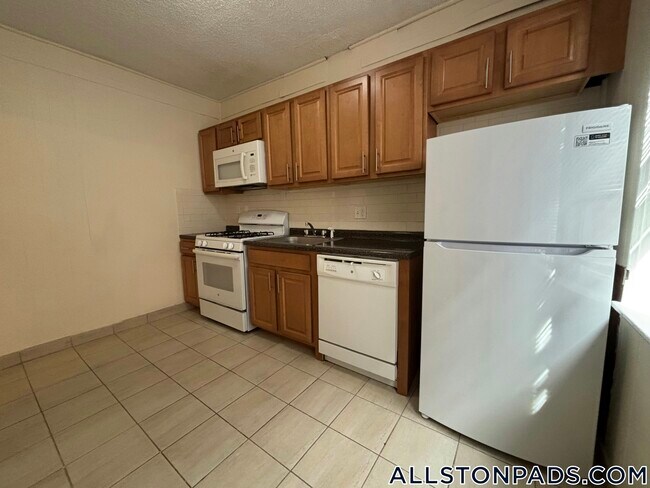518 Cambridge St unit 3, Allston, MA 02134 - photo 4