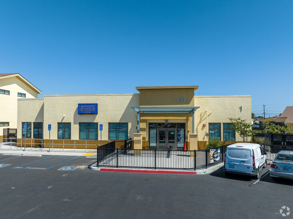 Elm Street Elementary School serves students from K-5th grade in the Cal-Gisler neighborhood.