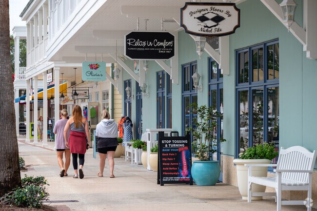 Near the Village of Summerhill, Lake Sumter Landing offers plenty of shops to peruse.