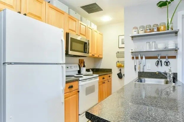 332 Jamaicaway unit 404, Jamaica Plain, MA 02130 - photo 7