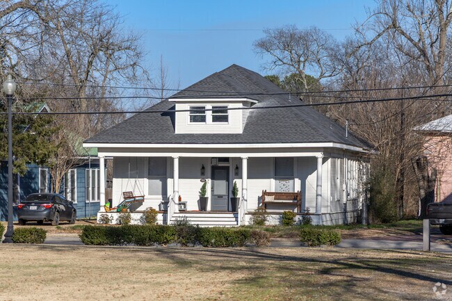 Many historic homes in Paris reflect the city’s rich heritage.
