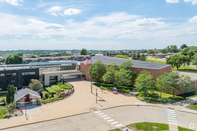 John Marshall Senior High achieves 58% proficiency in reading.