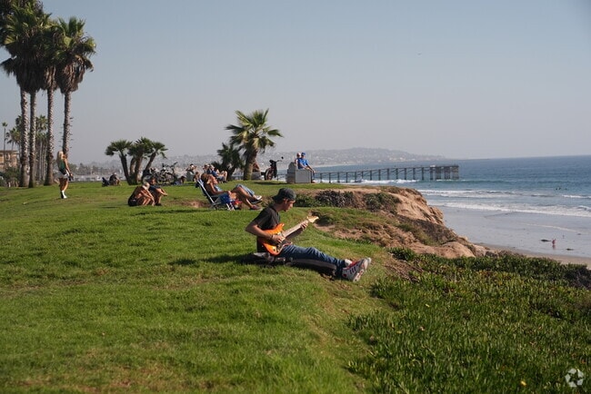 Play guitar with a view at Palisades Park.