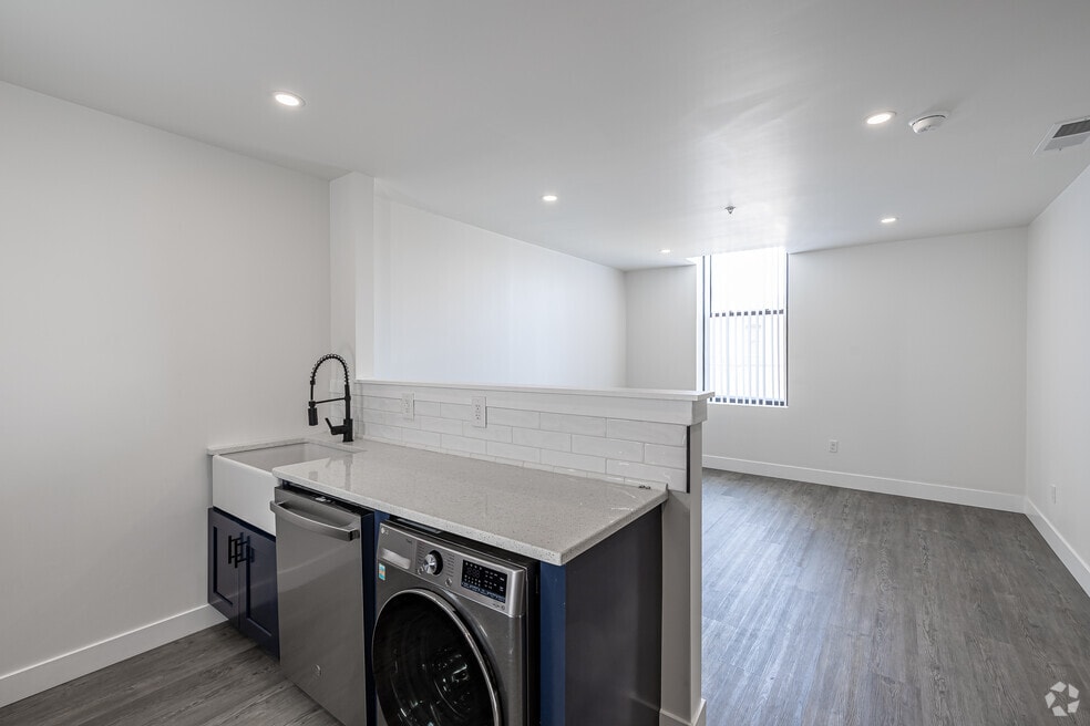 484 Main St, Middletown, CT 06457 - photo 1