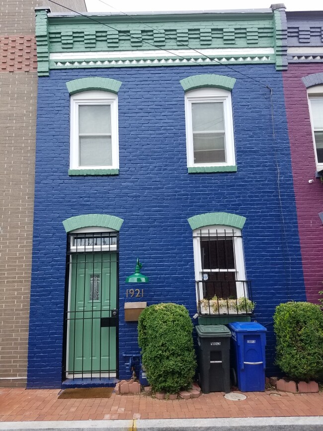 1921 9 1 2 St NW, Washington, DC 20016
