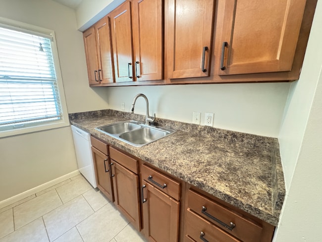 1400 S 20th St unit 7, Lincoln, NE 68502 - photo 4
