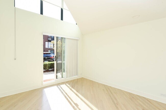 1016 W Grace St unit J01P, Chicago, IL 60613 - photo 7