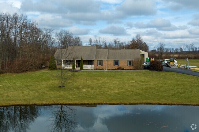 Large homes with nice landscaping are found throughout Scioto.