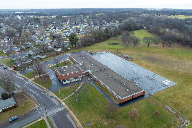 L.E. Starke Elementary School is located conveniently near a residential area.