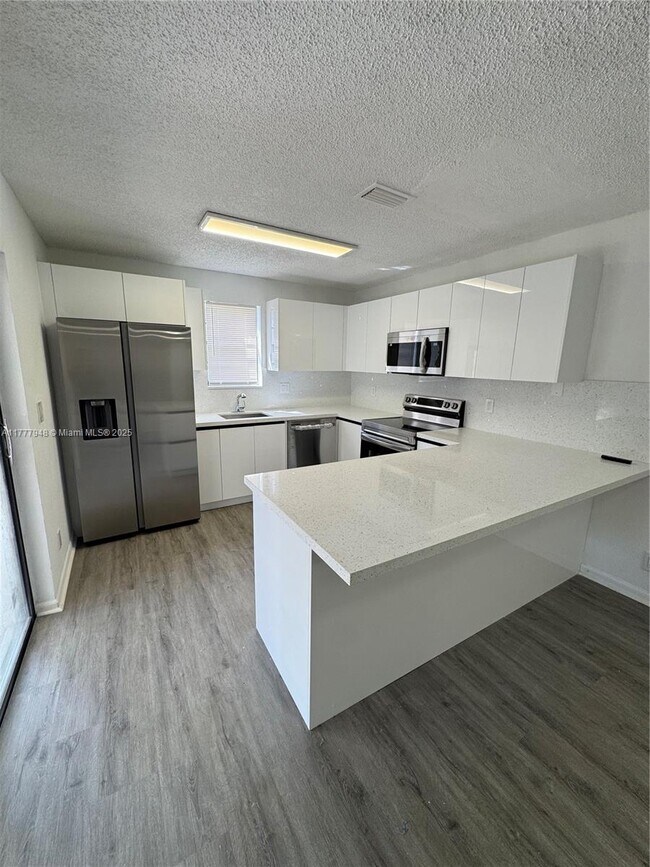 2530 NW 99th Ave, Coral Springs, FL 33065