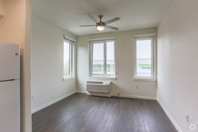 1BR, 1BA - 534SF