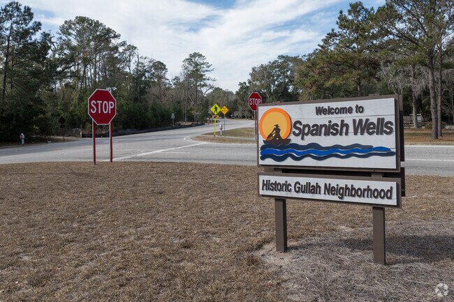 Spanish Wells features spacious homes with beautiful views of the island's nature.