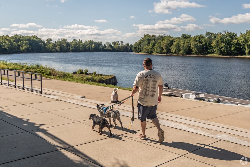 Glastonbury Center_1026264_101025_sw_FINAL