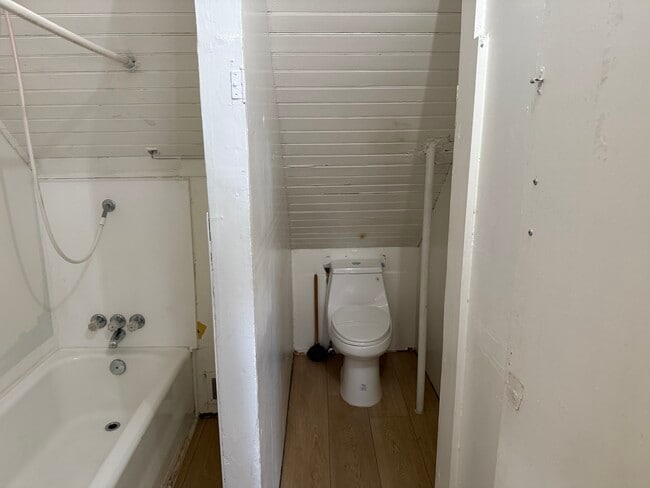 907 Rood Ave unit Rood Downstairs 2 Be, Grand Junction, CO 81501 - photo 3