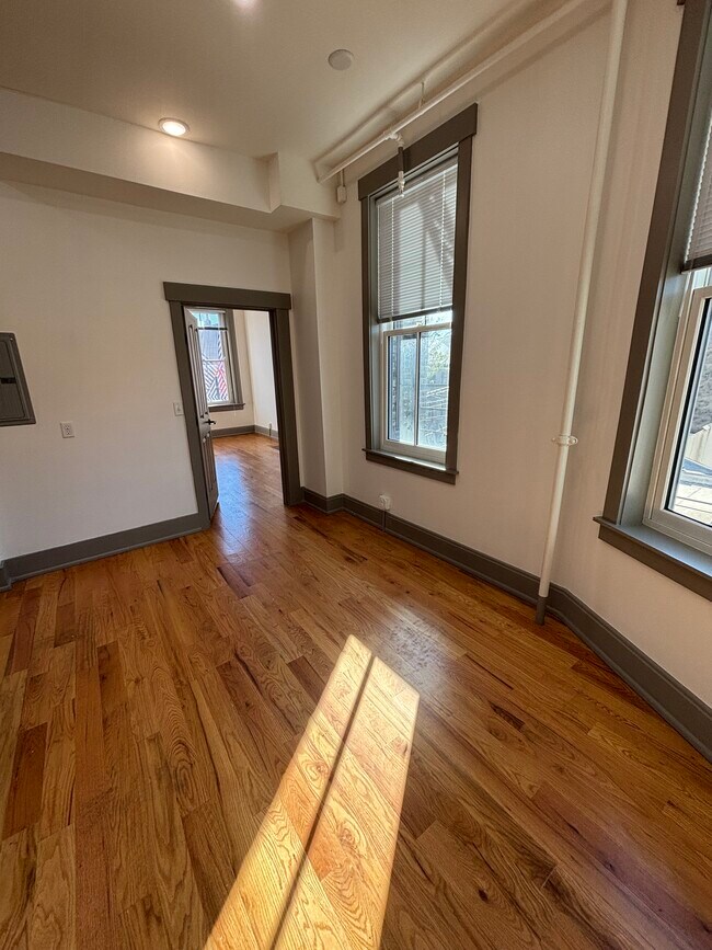 1725 Elm St, Cincinnati, OH 45202 - photo 2