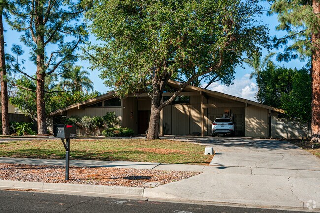 You'll find Mid-Century Modern homes sprinkled throughout the Grand neighborhood.