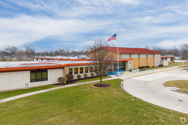 Maplewood Elementary School has 521 students.