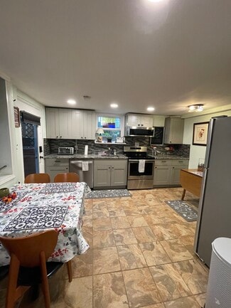 1060 Seaboard Ave NW Unit Garden Apt, Atlanta, GA 30318