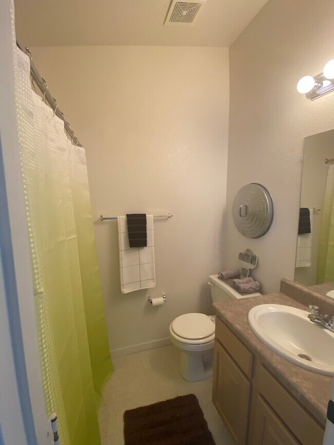 HarborTown Villas 1301 NE 39th St, Kansas City, MO