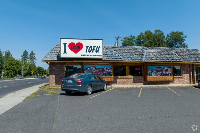 The Nevada Lidgerwood neighborhood has a plethora of restaurant offerings.