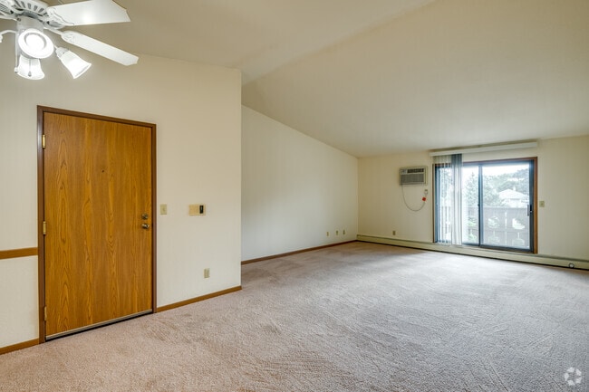 2 BR, 1 BA - 1,200SF