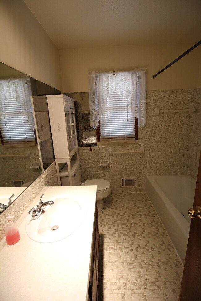 9901 Blaisdell Ave S unit 9901 Blaisdell Ave S, Bloomington, MN 55420 - photo 7