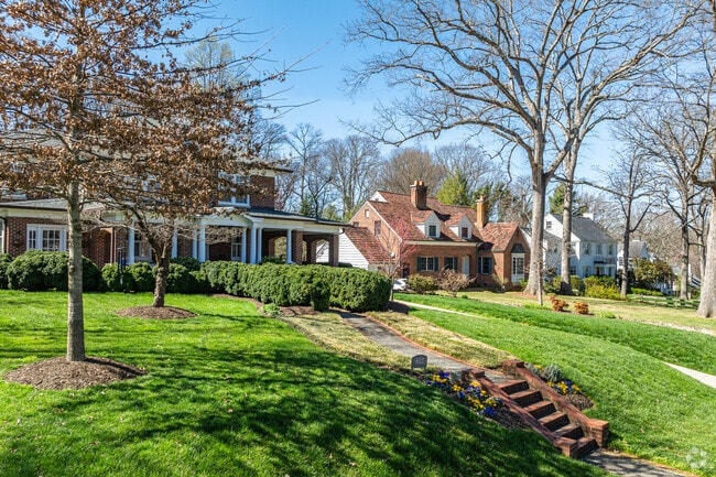 Beuna Vista has many styles of architecture including craftsman and traditional.