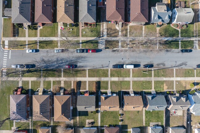 East Calumet homes have medium sized front and back lawns with detached garages.