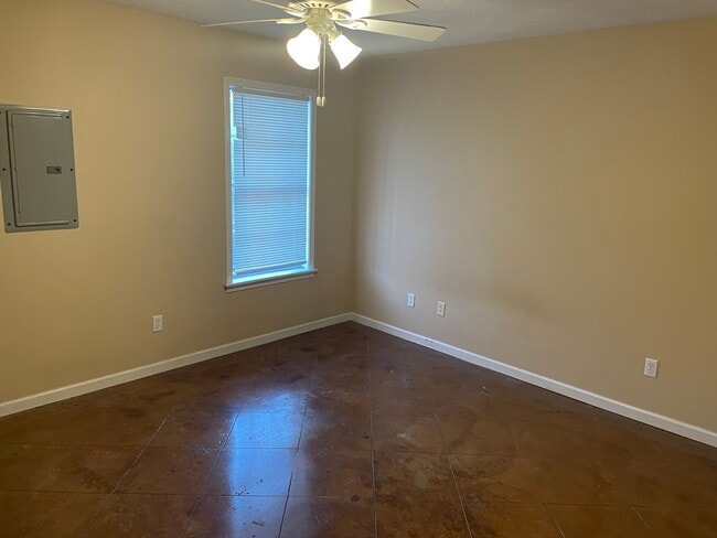 765 Old Mayhew Rd unit One bedroom one bath, Starkville, MS 39759 - photo 5