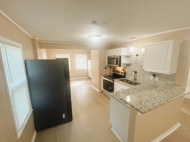 720 E Harbor Dr S, Saint Petersburg, FL 33705 - photo 6