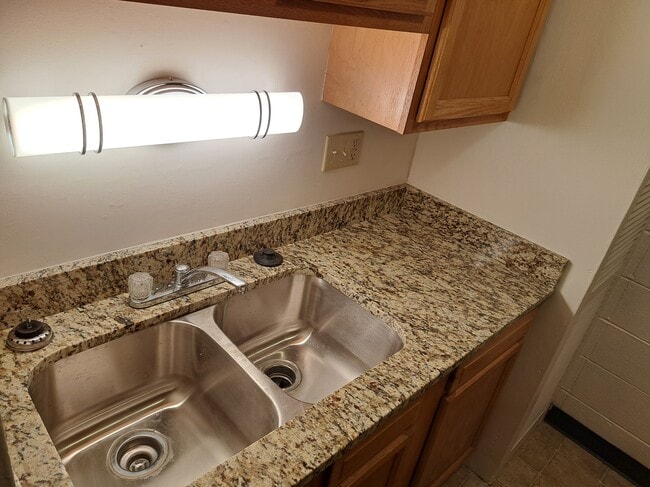 1836 N Star Rd unit H, Columbus, OH 43212 - photo 6