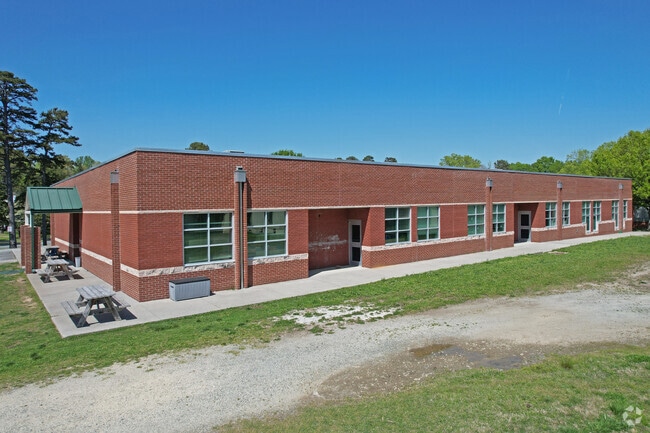 Irving Park Elementary is rated B by Niche.