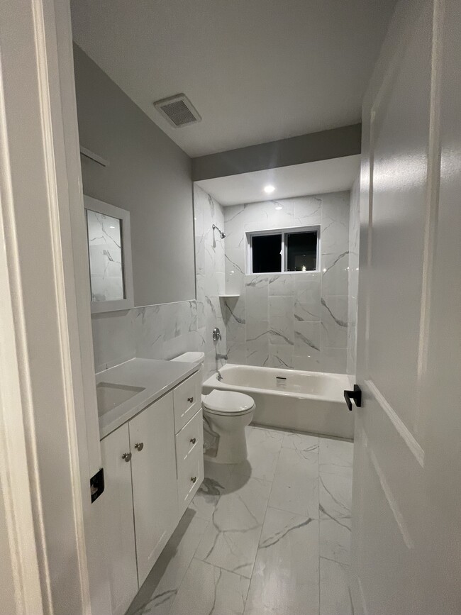 235 Burbank Ave unit 2, Staten Island, NY 10306 - photo 3