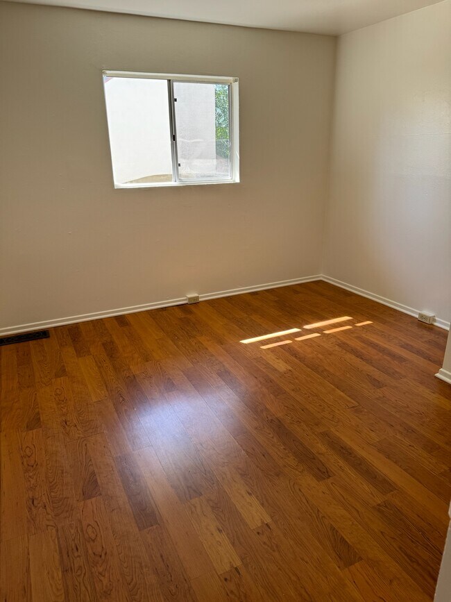 117 W Mission St, Santa Barbara, CA 93101 - photo 4