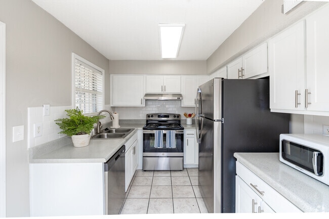 Yester Oaks, Mobile, AL 36608 - photo 3