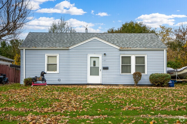 Ranch homes are common in Mt Zion.