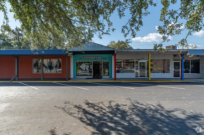 Oakview’s strip mall is a one-stop destination with diverse retail options.