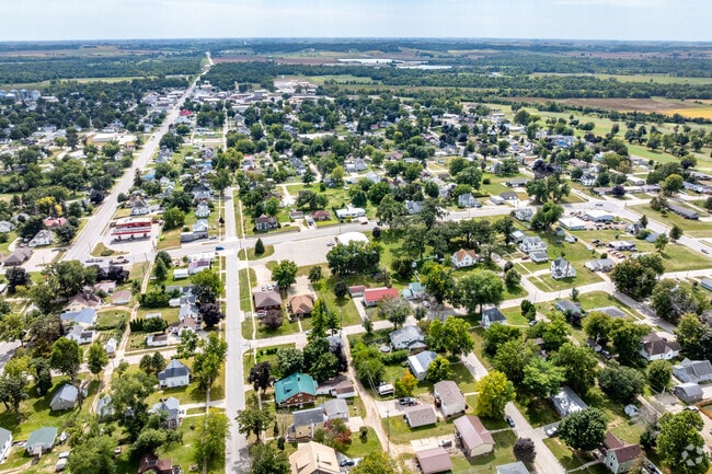 The town of Tama has a small town feel, but has access to city amenities.