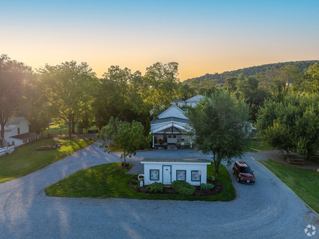 Village Montessori Bluemont