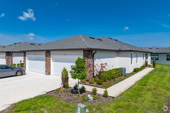 The Villas of Hunters Ridge offer new contemporary style villas for rent to those who chose.