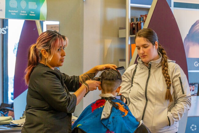 Elevate style at the best barber shop near Vista Norte, Palm Springs.