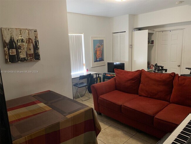 2816 Pine Tree Dr unit 1, Miami Beach, FL 33140 - photo 4