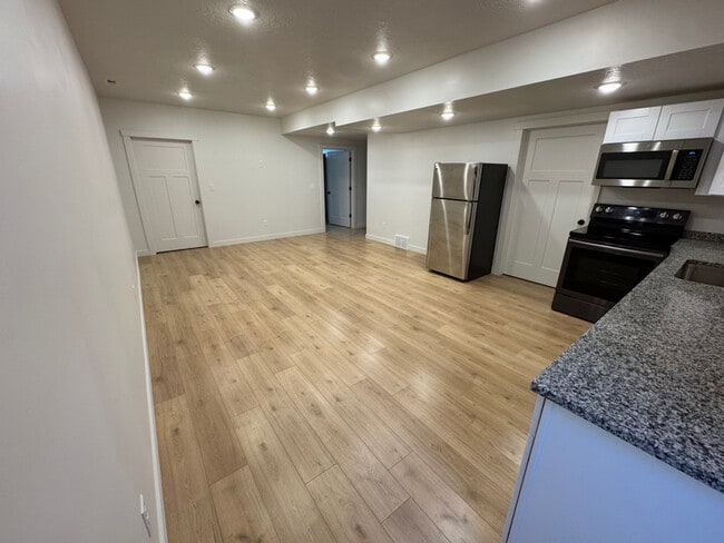 3082 Lone Pine St, Eagle Mountain, UT 84005 - photo 2