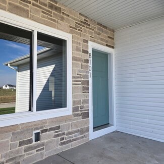 8101 Kallum Dr, Lincoln, NE 68516