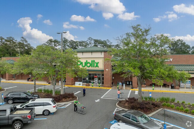 Publix is a convenient spot for all the food needs of local residents in Centerville.