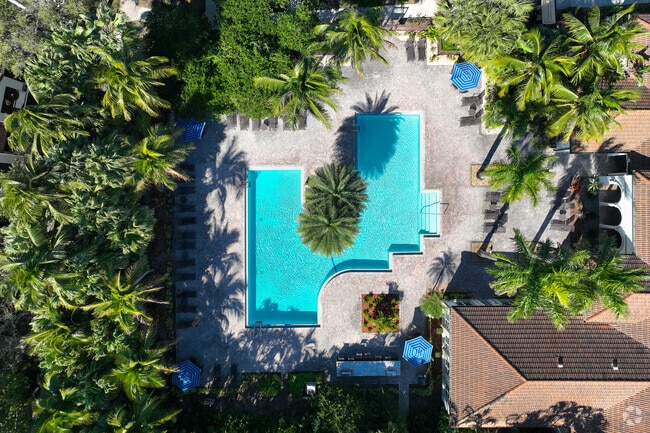 Many homes in Wyndham Lakes feature pools